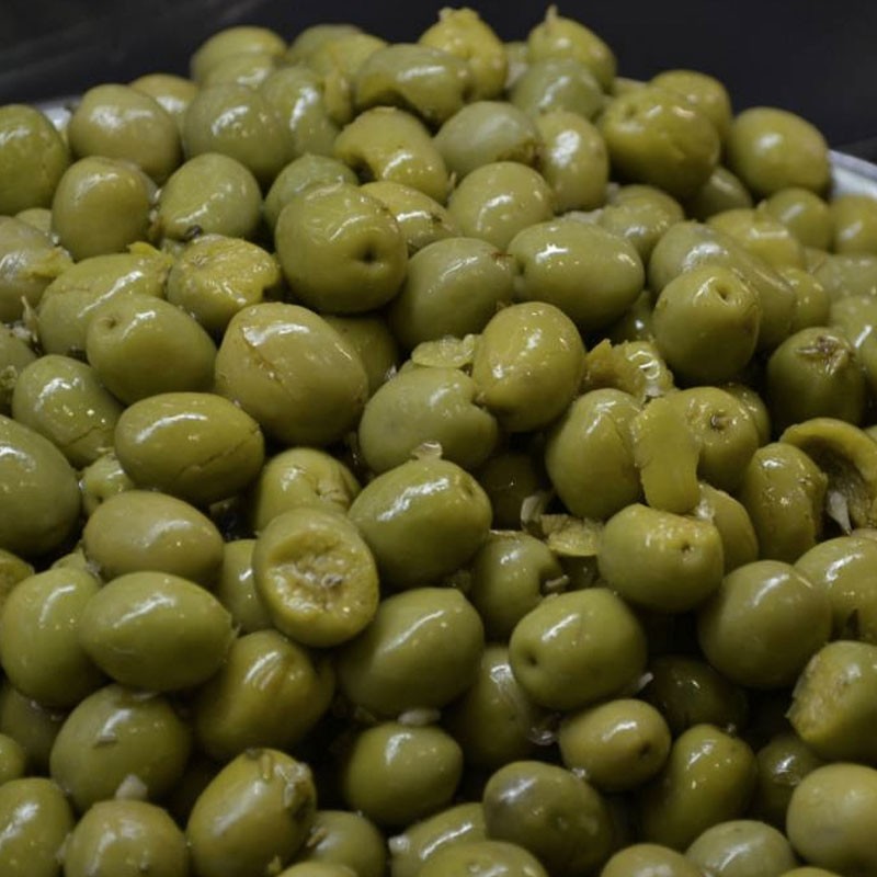 Frische organisch biologisch unbehandelte eingelegte Oliven in ...