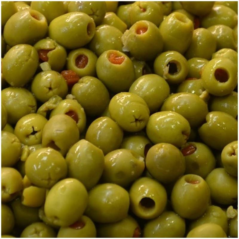 Frische organisch biologisch unbehandelte eingelegte Oliven gefüllt mit ...